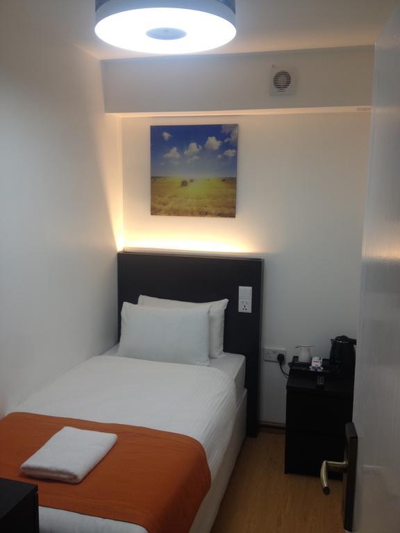 Heathrow Inn Hotel Hillingdon Room photo